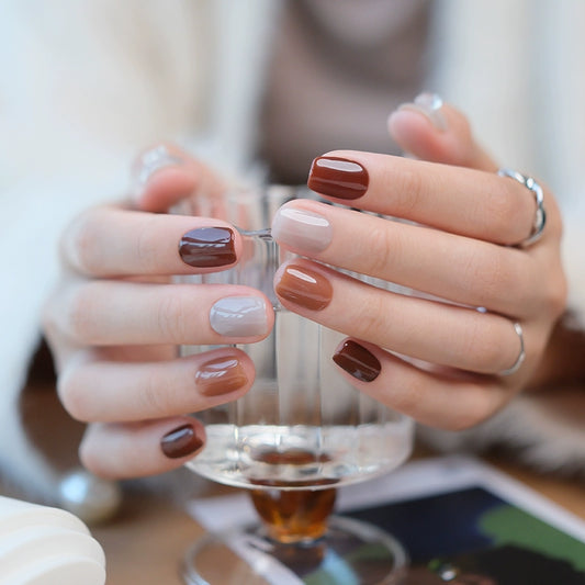 Deslumbra | Uñas de invierno minimalistas, elegantes y de estilo vintage para lucir en cualquier clima