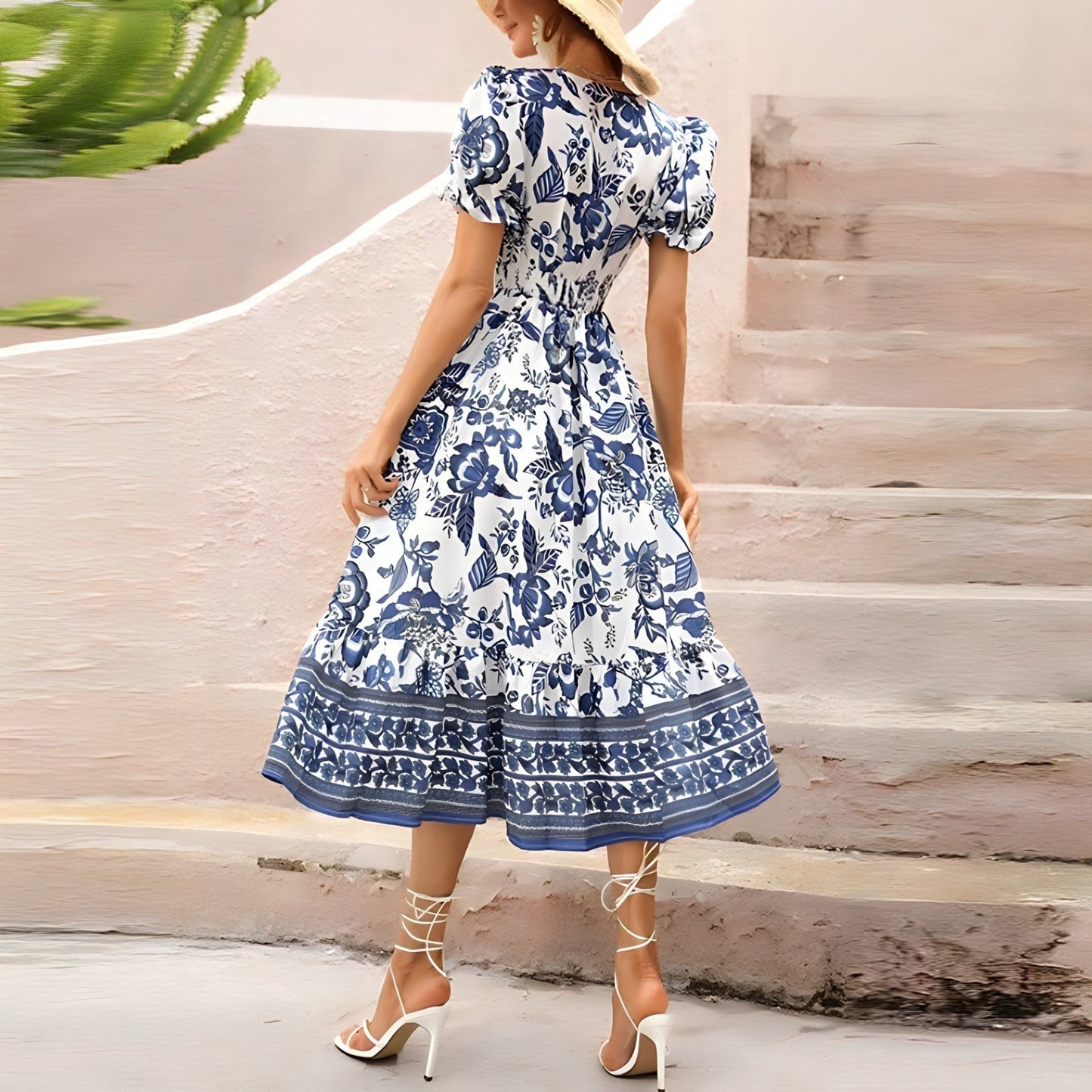 Deslumbra | Vestido negro con escote en V para ocasiones románticas