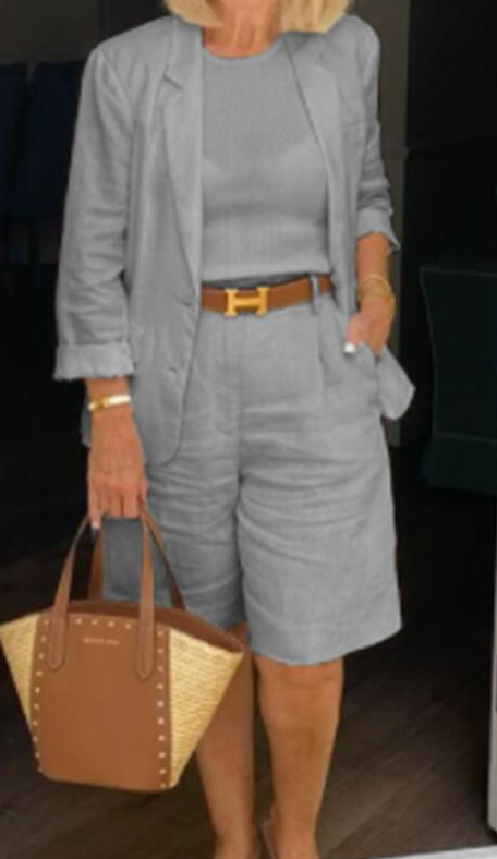 Deslumbra | Elegante conjunto de shorts y blazer de lino para mujer