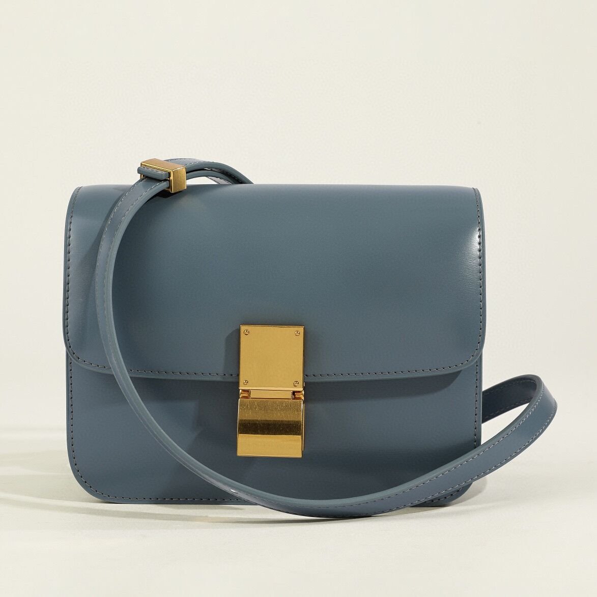 Out-Shine | Classic shoulder bag with flap