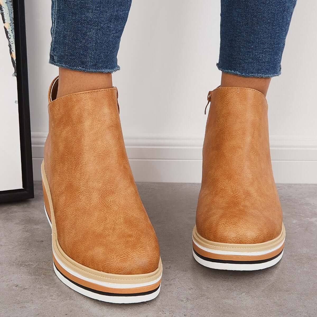 Out-Shine | Stylish ankle boots with zipper and platform