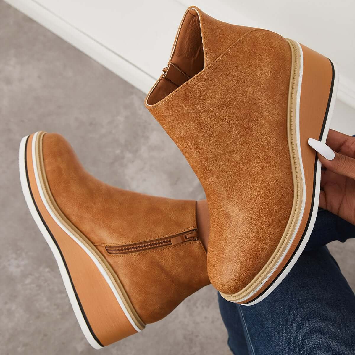 Out-Shine | Stylish ankle boots with zipper and platform