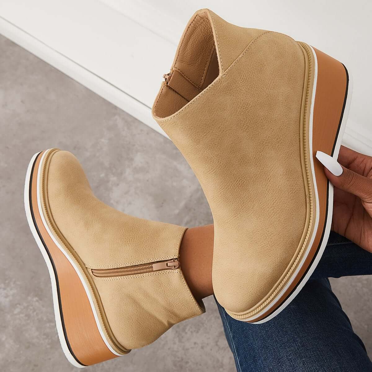 Out-Shine | Stylish ankle boots with zipper and platform