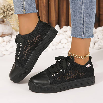 Out-Shine | Chic and airy lace