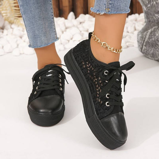 Out-Shine | Chic and airy lace