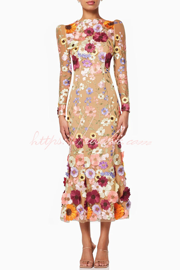Deslumbra | Vestido midi de manga larga con cola de pez y apliques florales bordados de Refined Charm