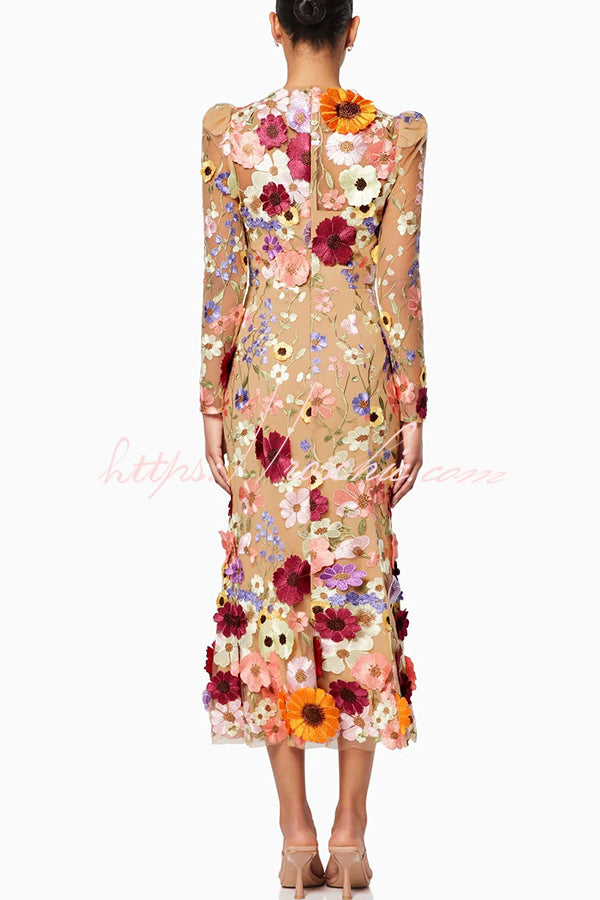 Deslumbra | Vestido midi de manga larga con cola de pez y apliques florales bordados de Refined Charm