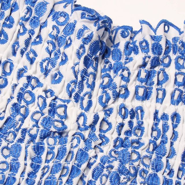 Deslumbra | Minivestido bandeau fruncido con estampado paisley azul