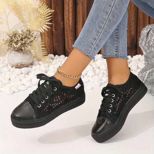 Out-Shine | Chic and airy lace