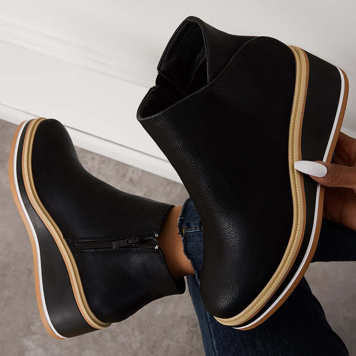 Out-Shine | Stylish ankle boots with zipper and platform