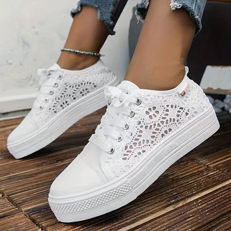 Out-Shine | Chic and airy lace