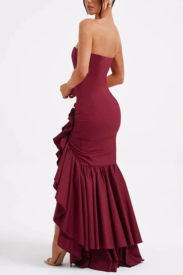 Deslumbra | Vestido largo ajustado con hombros descubiertos y bajo irregular