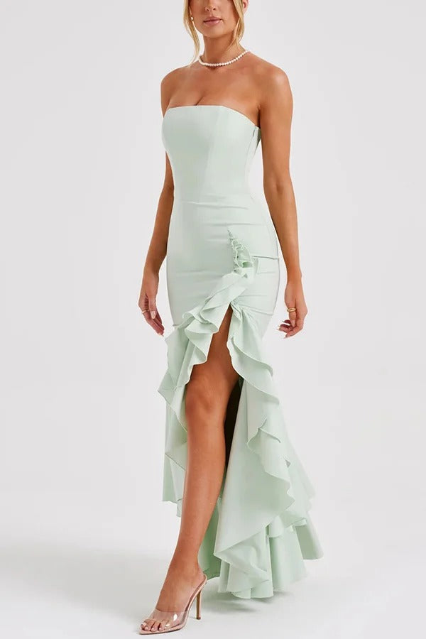 Deslumbra | Vestido largo ajustado con hombros descubiertos y bajo irregular