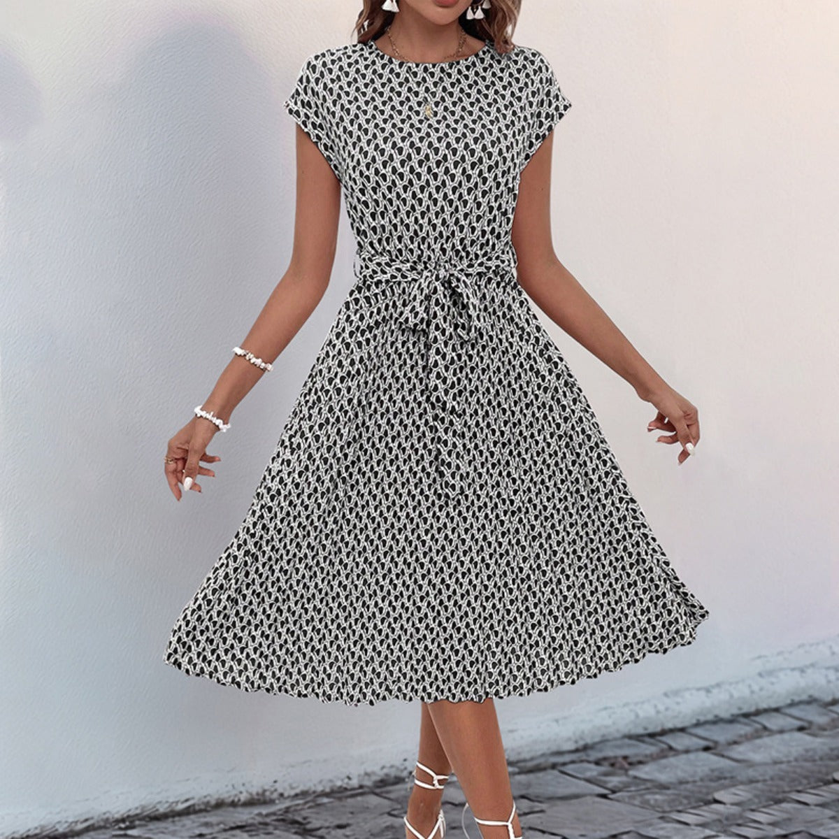 Deslumbra | Vestido plisado con estampado geométrico