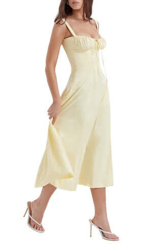 Out-Shine | Bustier dress with waist shaping