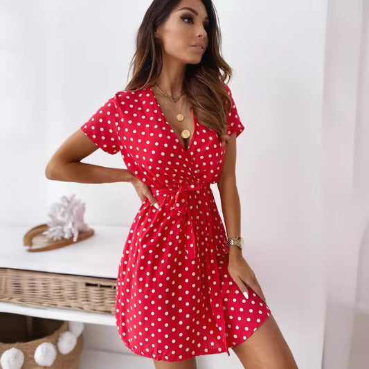 Deslumbra | Vestido corto con cuello en V y ribete elástico 