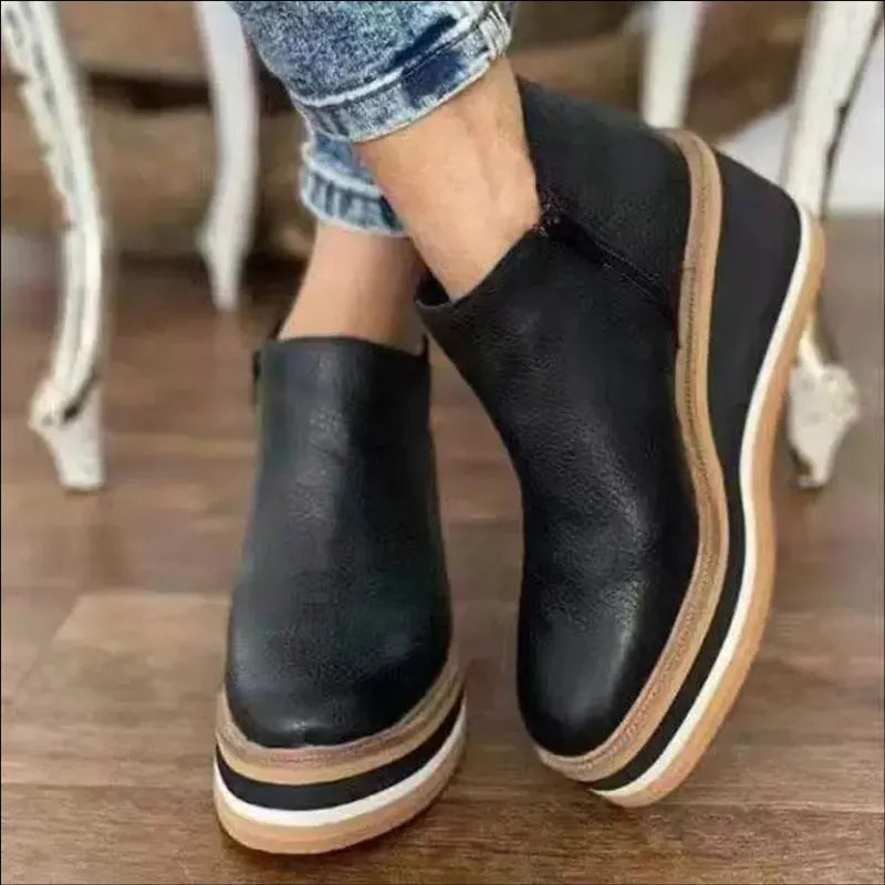 Out-Shine | Stylish ankle boots with zipper and platform