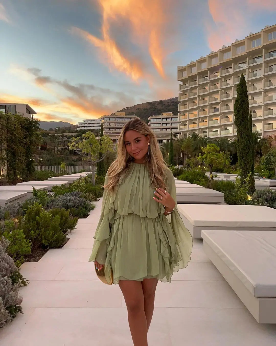 Deslumbra | Minivestido de terciopelo con aberturas