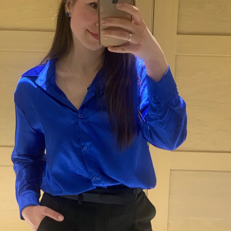 Brilla con luz propia | Blusa de satén de manga larga para mujer