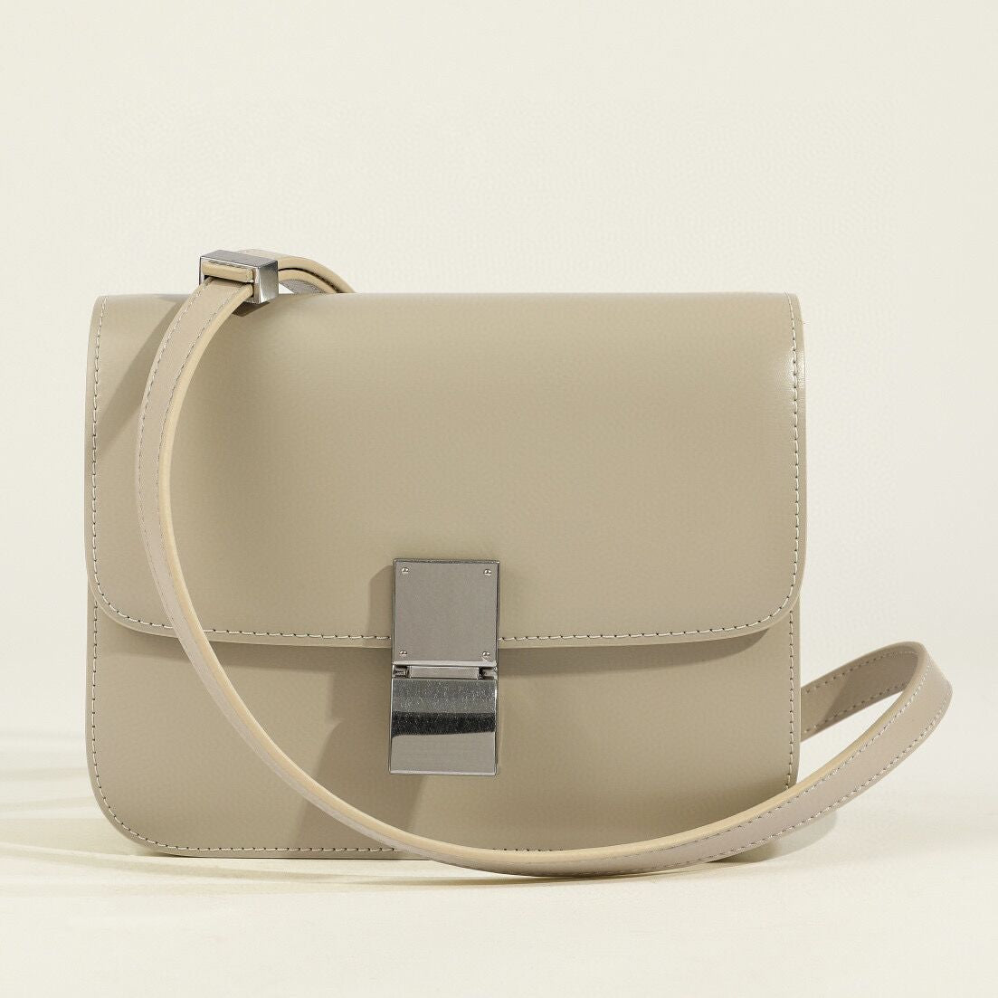 Out-Shine | Classic shoulder bag with flap