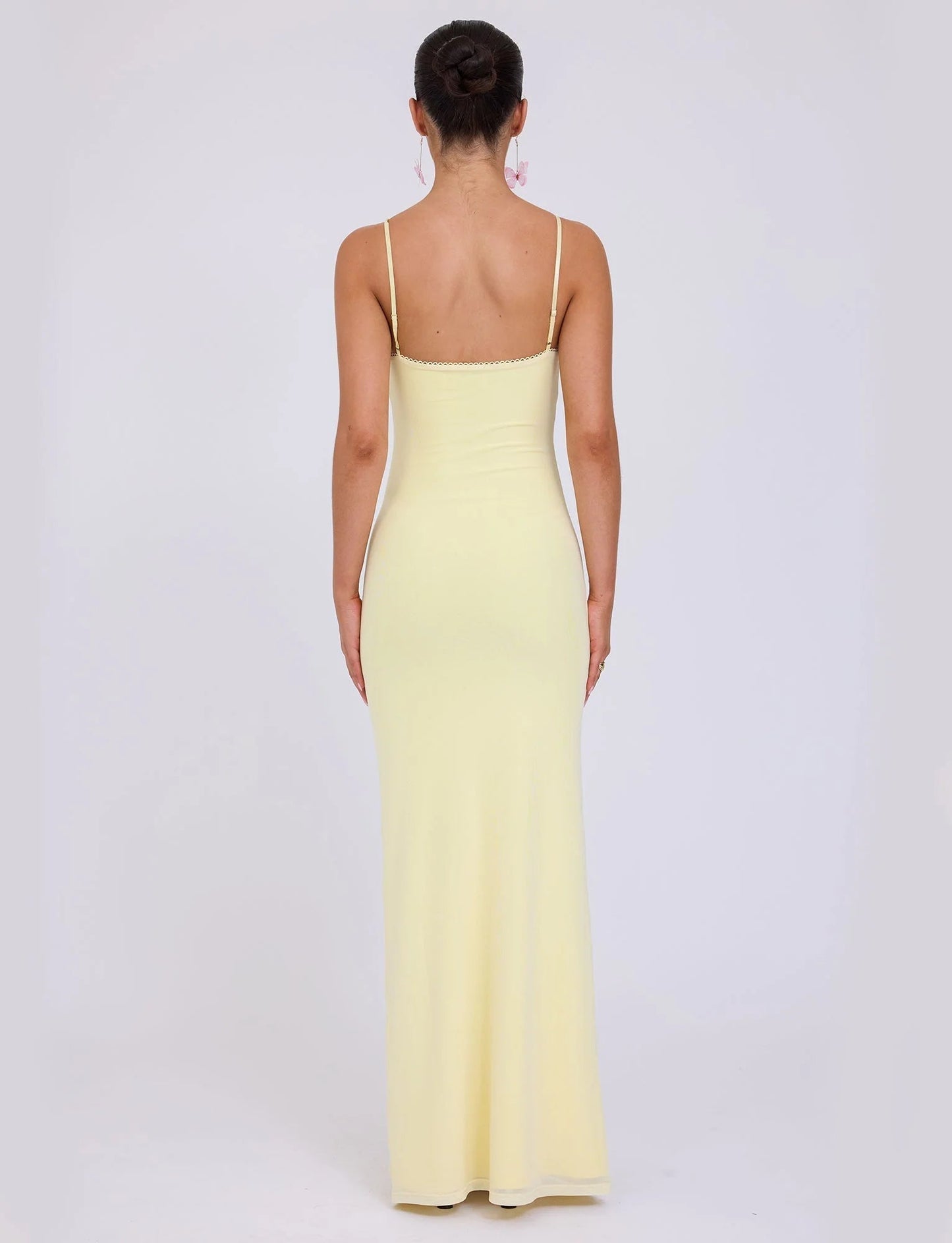 Deslumbra | Vestido largo con escote en V y tirantes finos